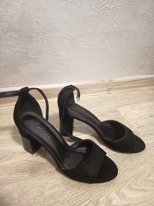 Босоніжки, 38 розмір