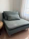 Poltrona azul/ pousa pés 110€