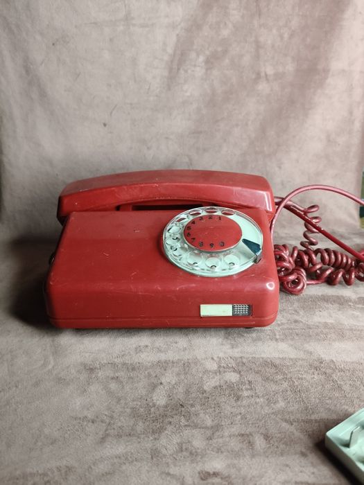 Stary telefon stacjonarny Tulipan 151