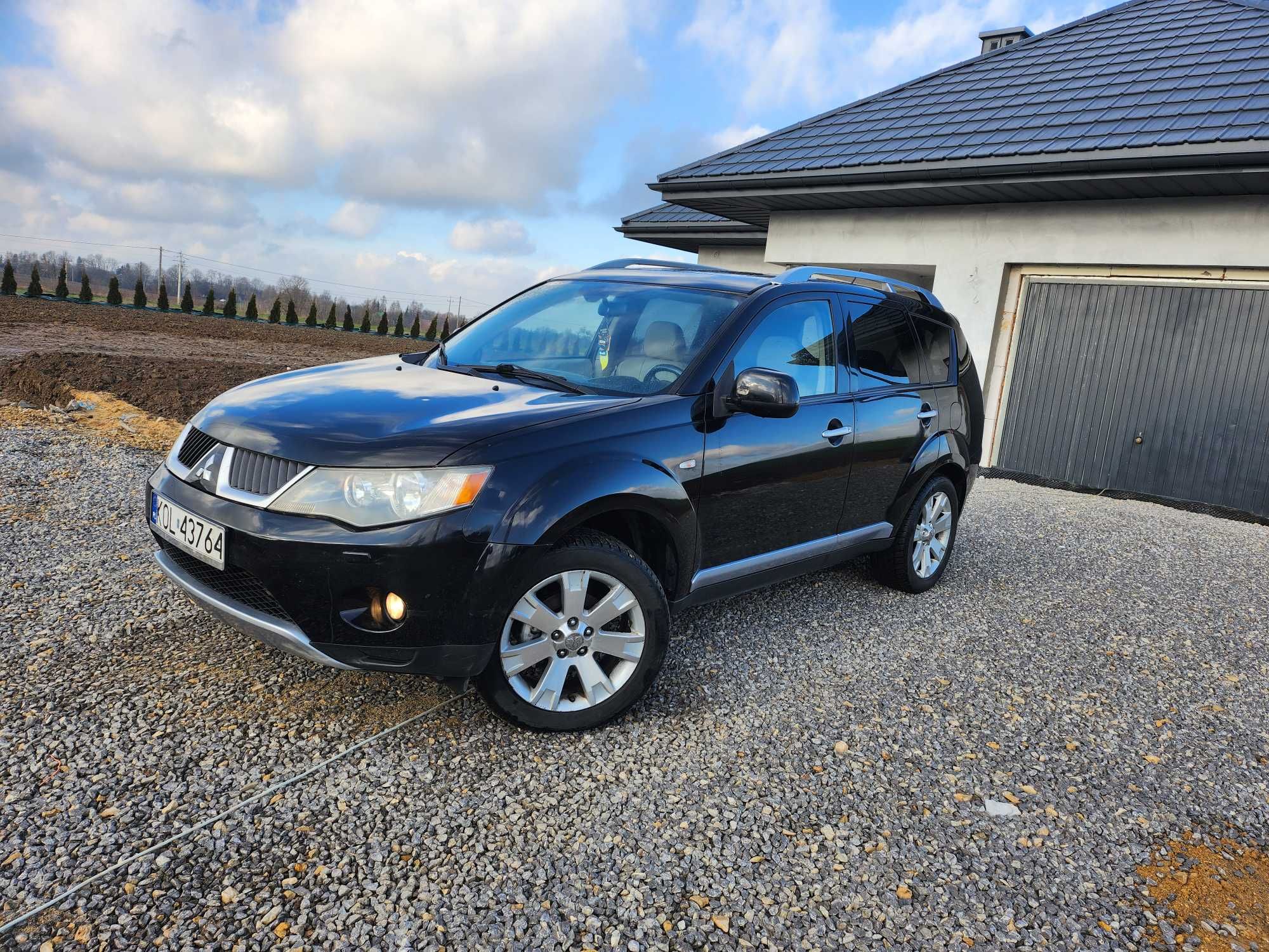 Outlander 2 4x4 skóra Xenon nawigacja 7 osob