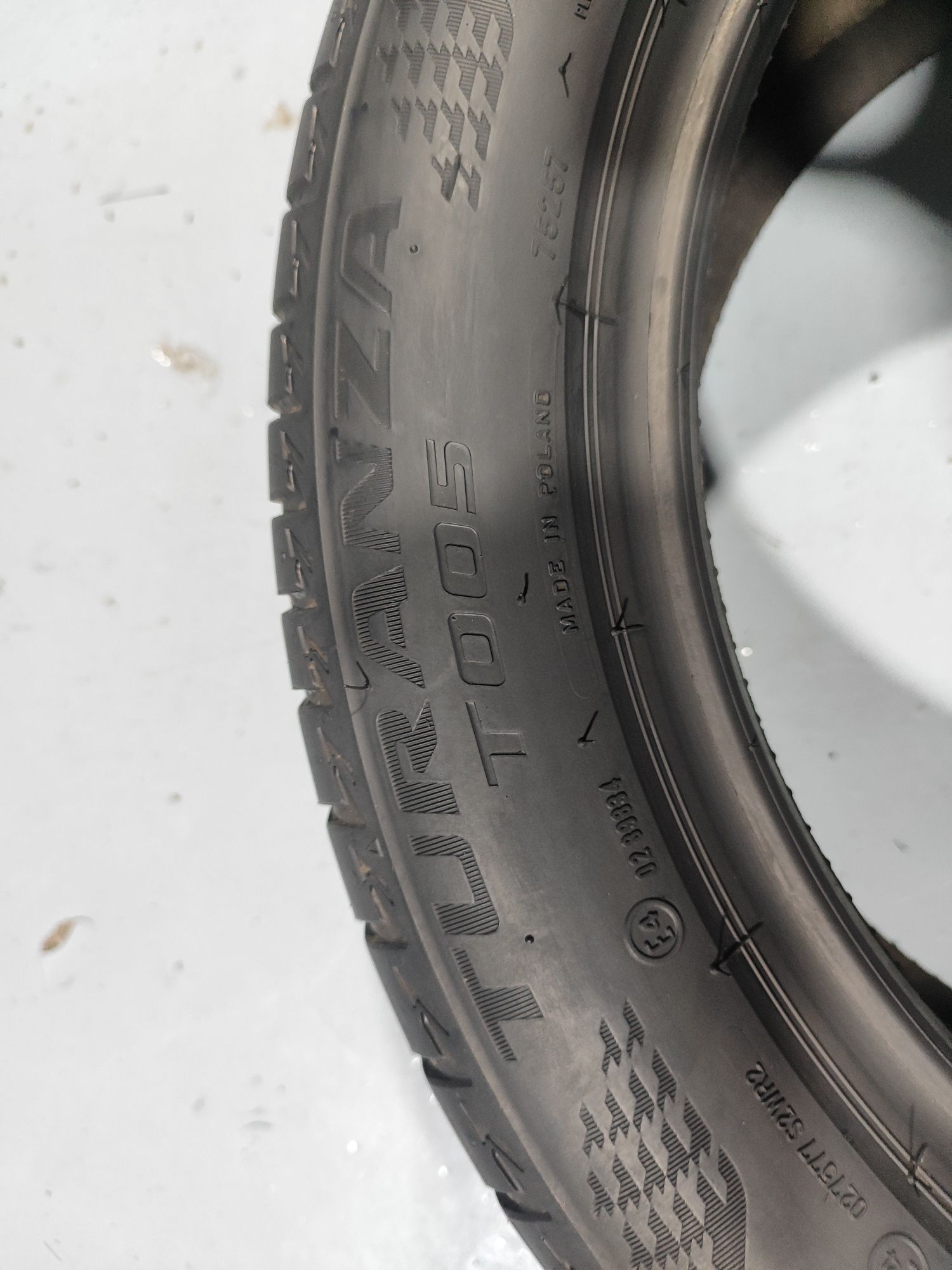 2 pneus semi novos 225-50R17 Bridgestone - Oferta dos Portes