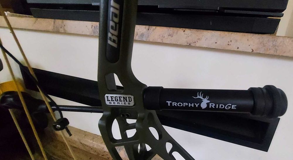 Łuk bloczkowy Bear Whitetail INT z podstawką QAD Ultra Rest HDX