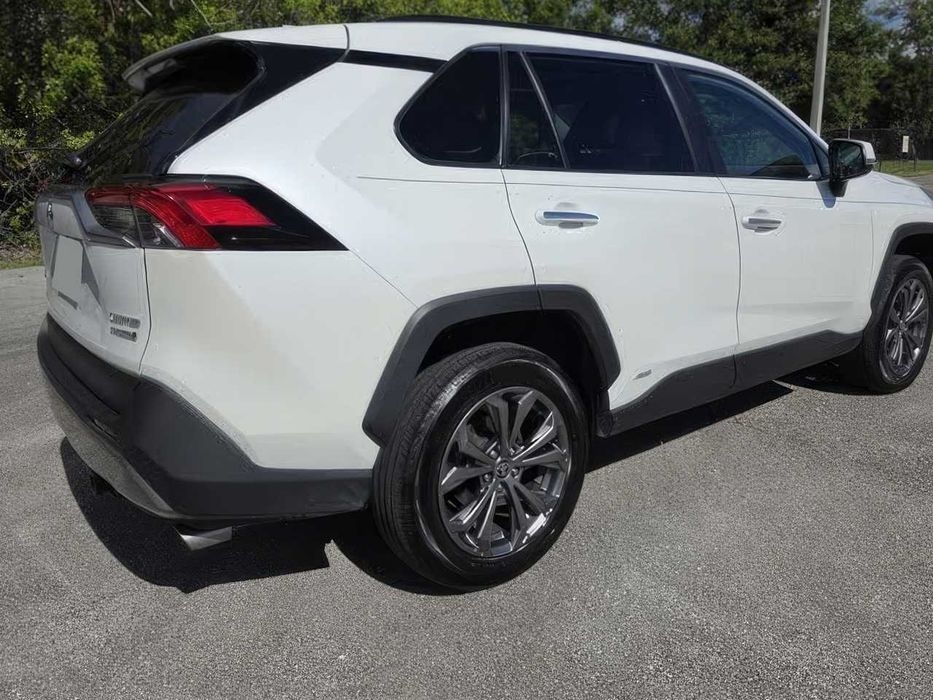 Toyota RAV4      2022