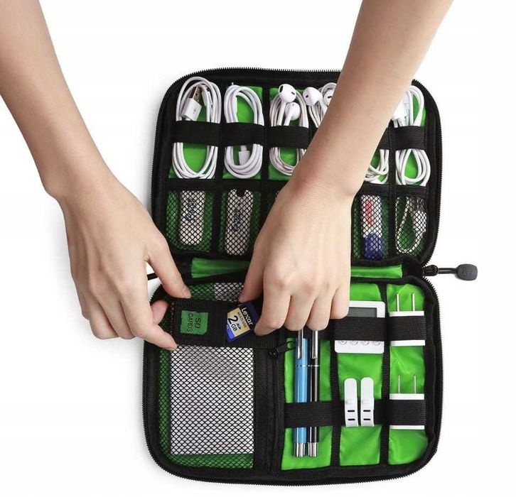 Organizer podróżny na kable i ładowarki – torba etui czarna prezent