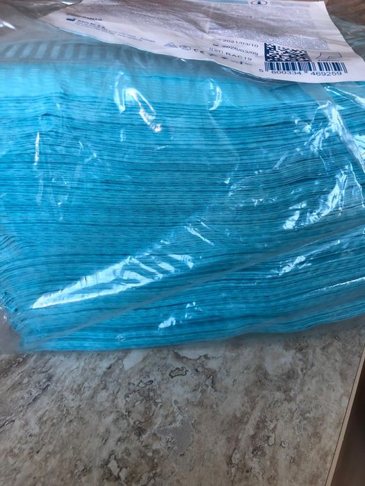 Novos - 70 Bibes Dentários/ Proteção de Mesa Estética