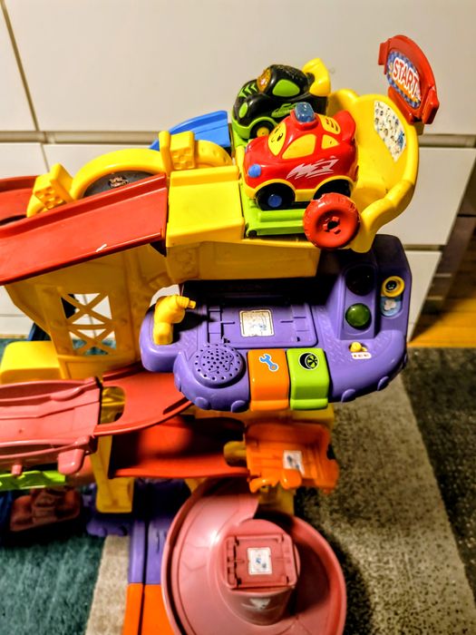 Wysoki Tor wyścigowy duży  auta interaktywne