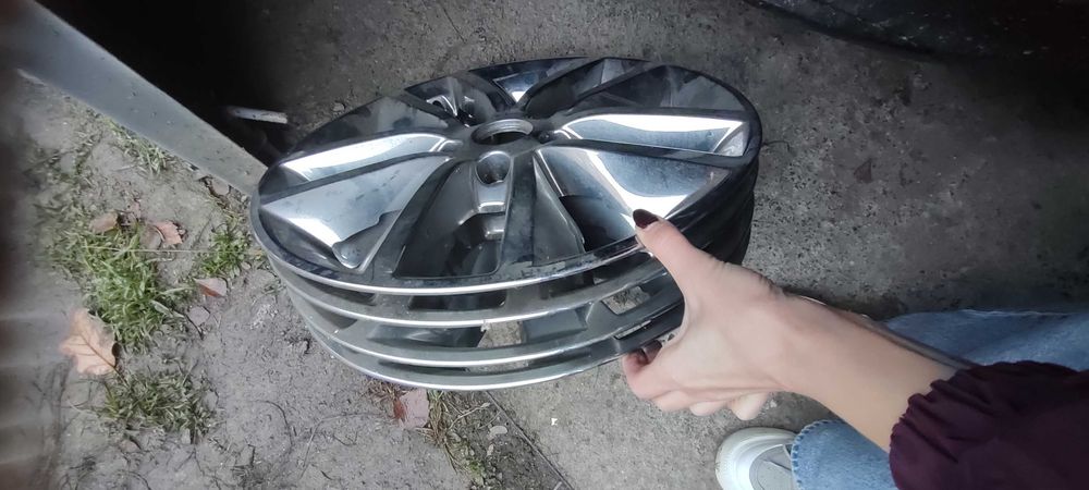 Продам хромированные колпаки на Киа сорента