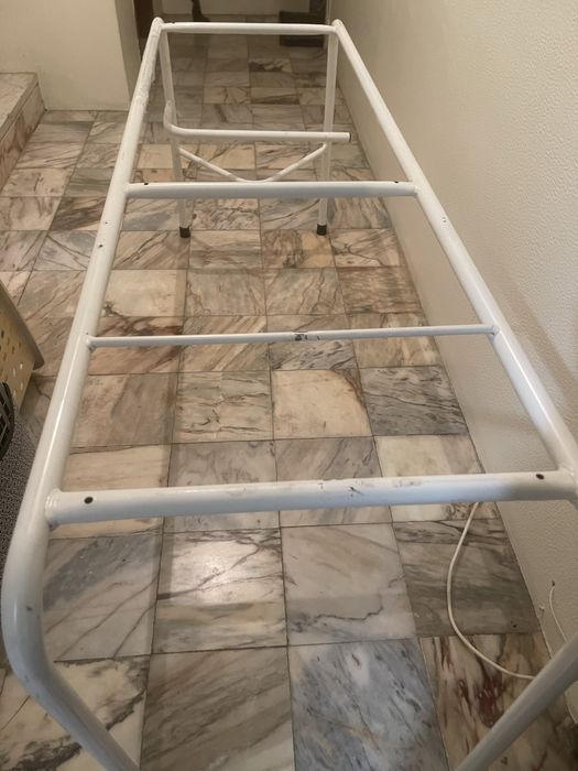 Marquesa de dois corpos com movel