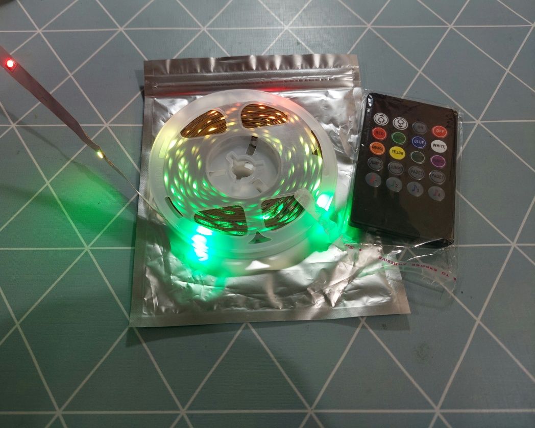 Fita Led RGB 3M com comando e controle pelo telemóvel. NOVA