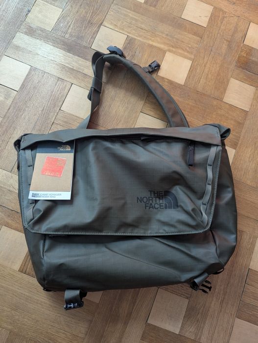 the north face base camp voyager messenger bag 12l