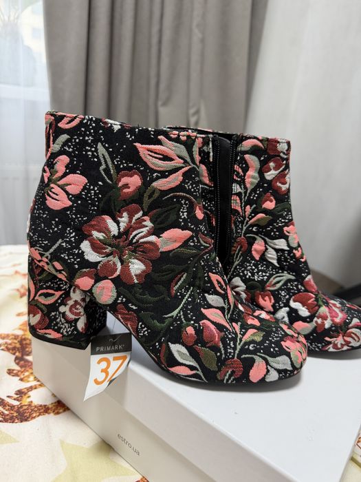 Продам нові ботинки