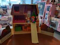 Topo Gigio casa com 3 figuras