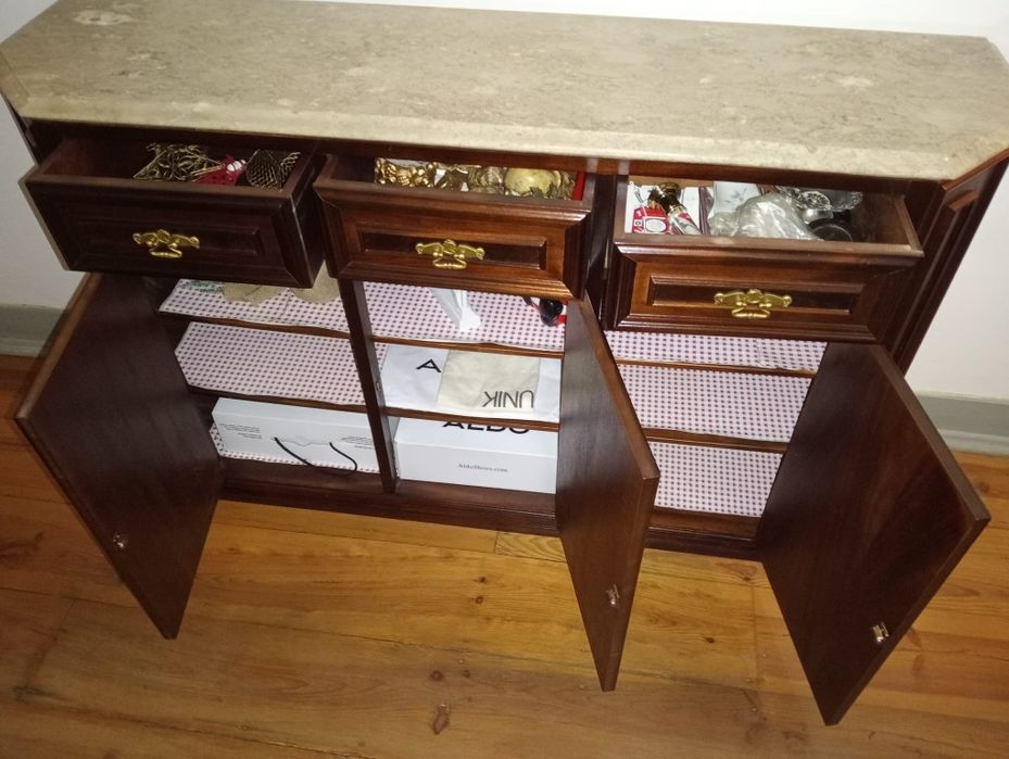 Sapateira com tampo mármore