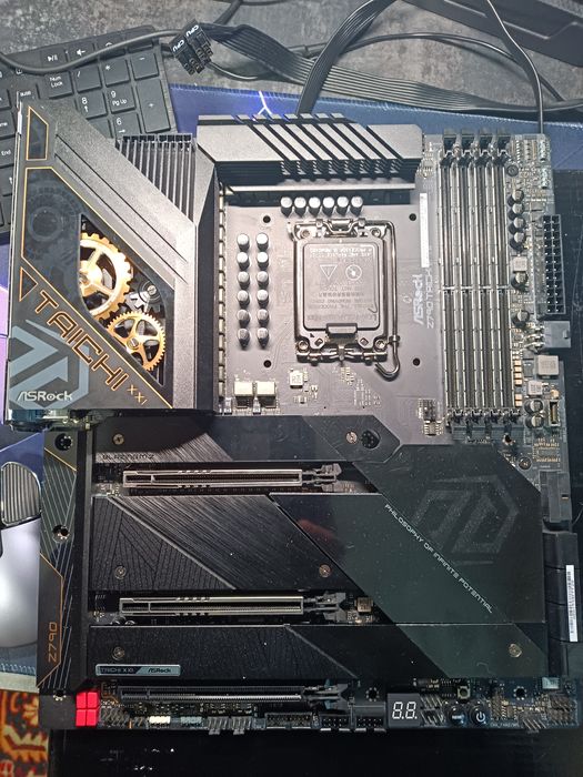 Продам материнську плату ASRock Z790 TAICHI.
