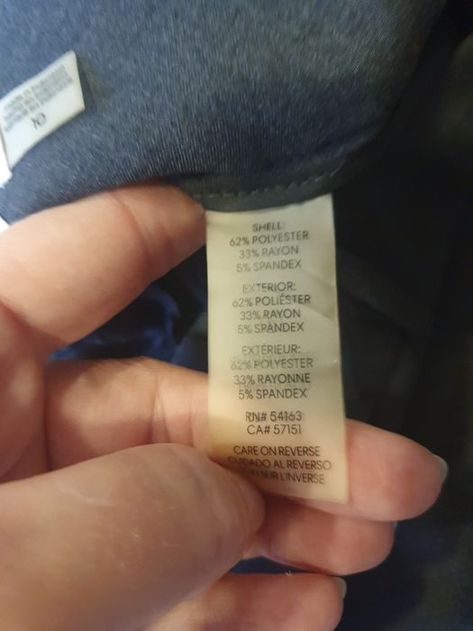 Zestaw ubrań damskich w rozmiarze L. Składy widoczne na zdjęciach.