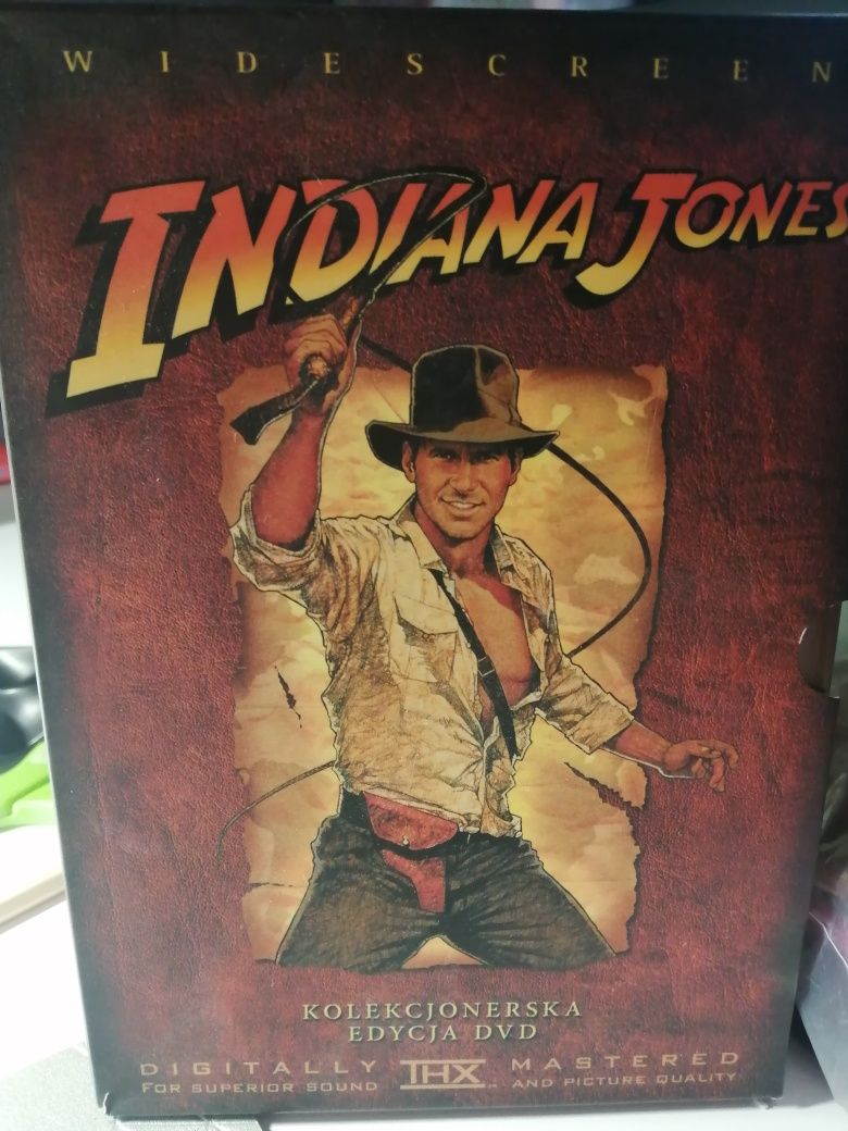 Sprzedam indiana jones box na dvd