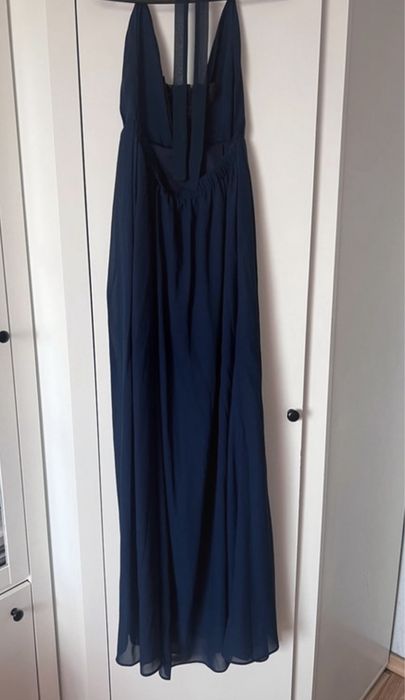 Długa granatowa sukienka