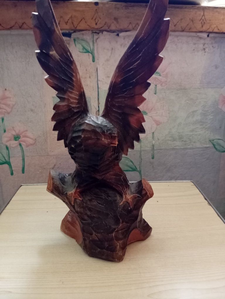 Орёл деревянный статуетка