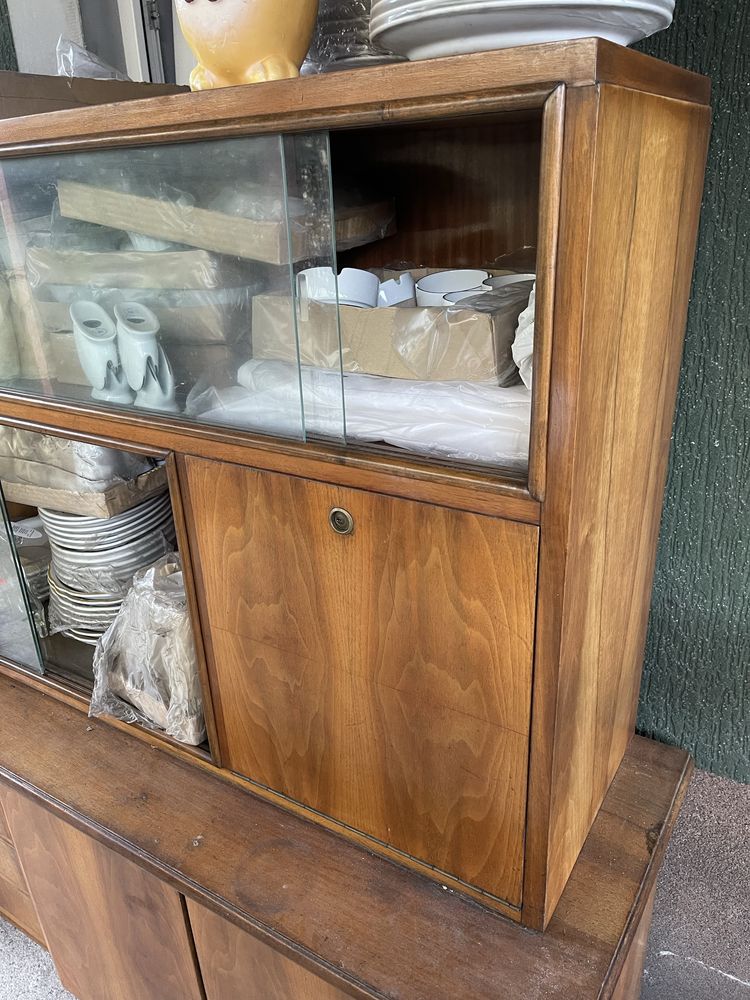 Kredens komoda szafa vintage w naturalnej okleinie orzechowej