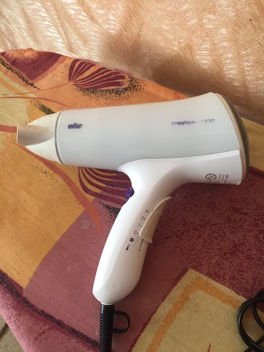 Фен для волос фирмы БРАУН