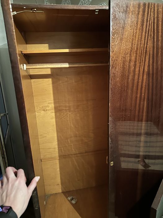 Отдам беспалтно шкаф,кровати,полку для книг,самовывоз