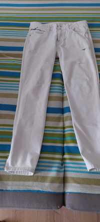 Spodnie jeans z dziurami M/38