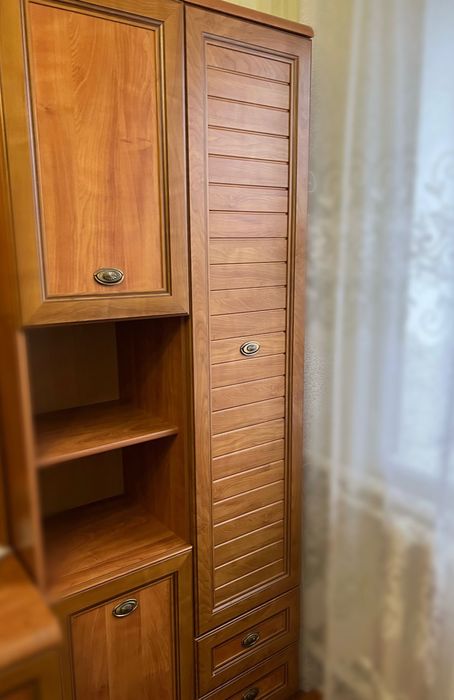 Продається шафа стінка з робочою зоною в чудовому стані