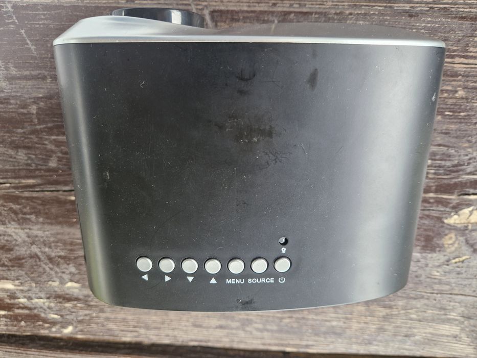 Mini Led projektor rzutnik telewizor na ścianie