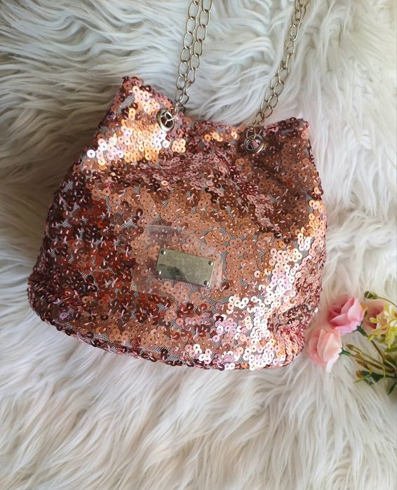 Różowy wizytowy plecaczek -  cekiny