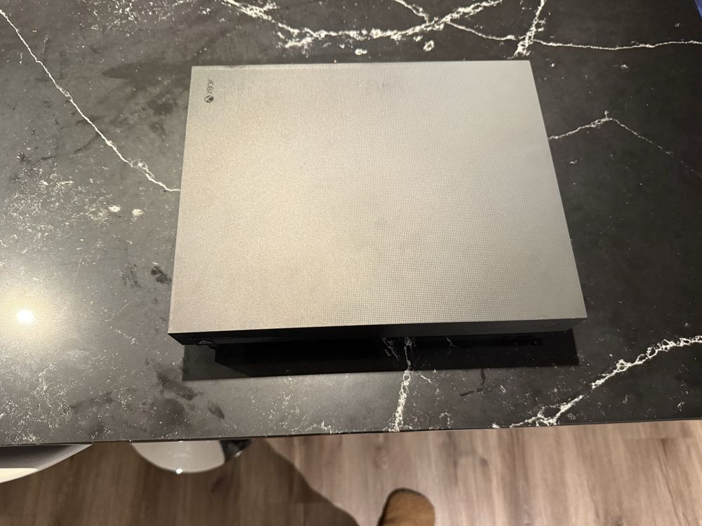 Xbox Project Scorpio 1TB + 1 comando + 2 jogos + kinect