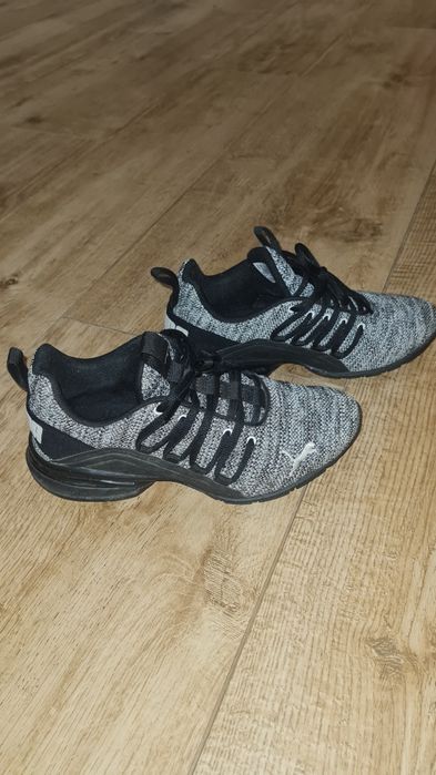 Кроссовки в отличном состоянии,обуты несколько раз,мягкие и удобные