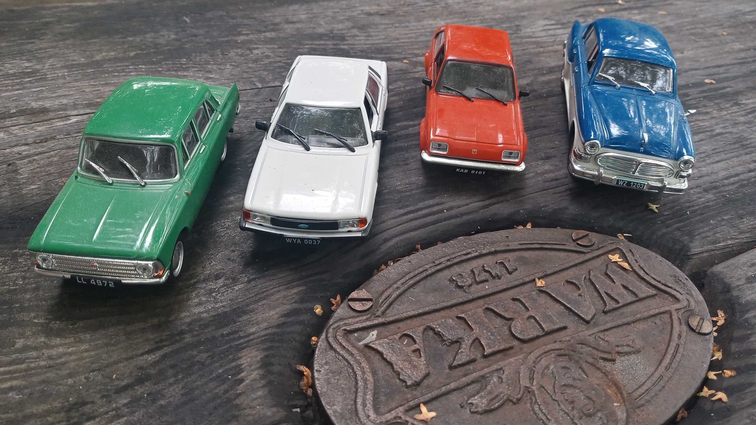 4 Modele samochodów deagostini w skali 1:43