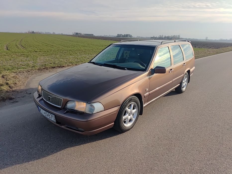 Volvo v 70 2.5 tdi rezerwacja