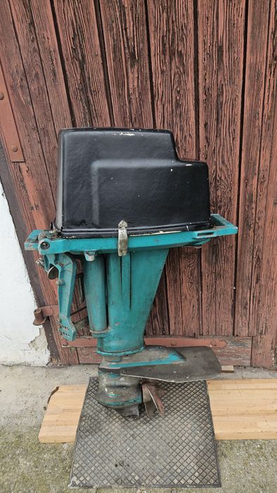 Sprzedam silnik zaburtowy Wicher 25