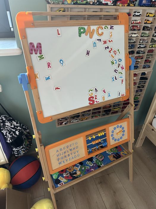 Tablica magnetyczno kredowa z magnesami