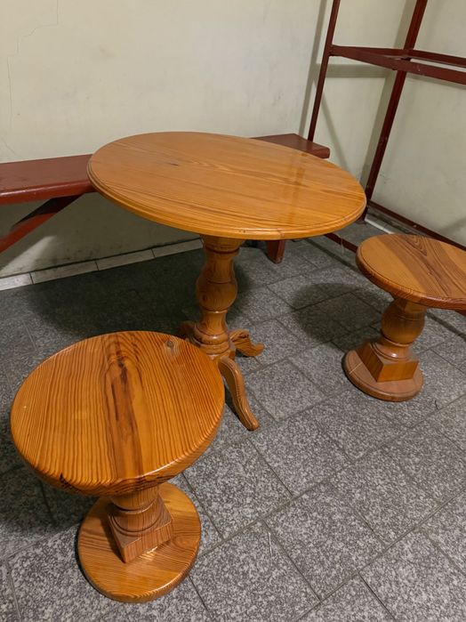 Продается столик со стульями деревянный