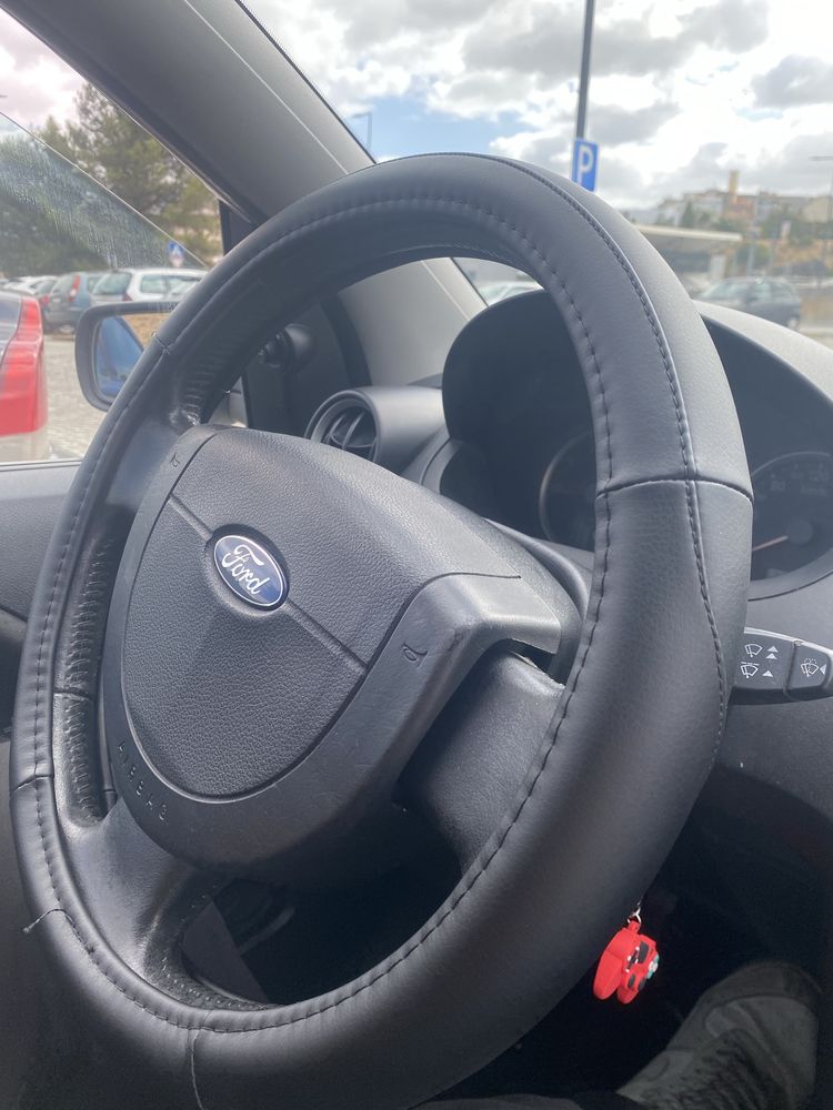 Ford Fiesta 2005 ( Perfeito, pronto a andar)