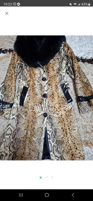 Стильне натуральне пальто