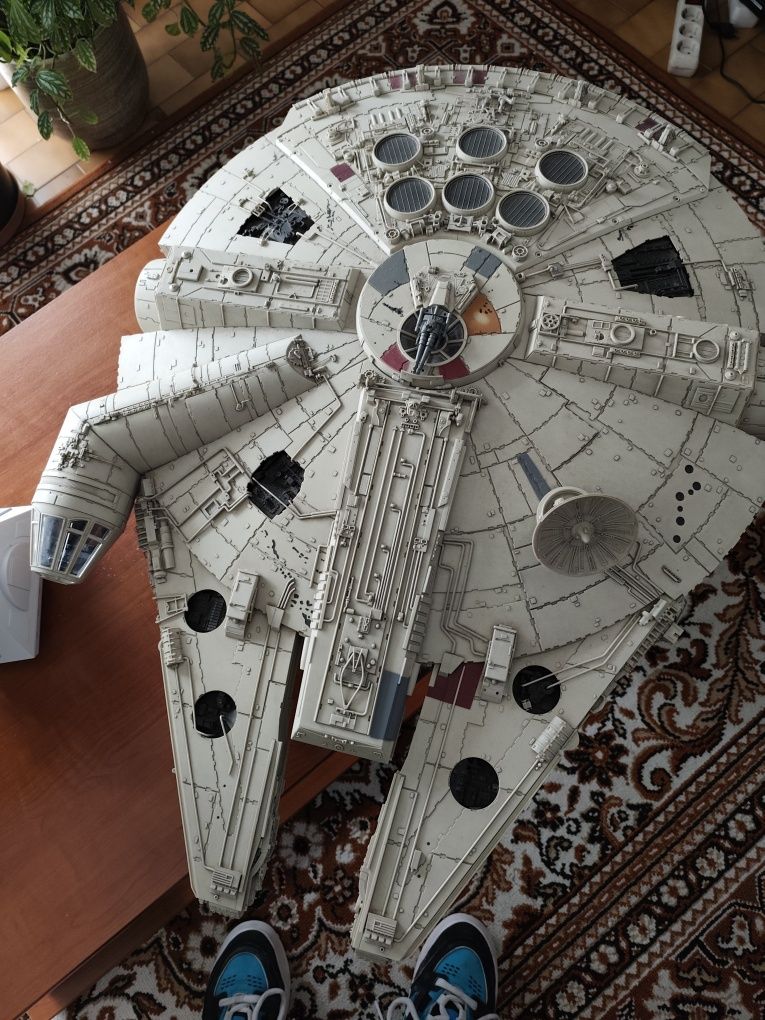 R2-D2 e Millennium Falcón planeta de Agostini