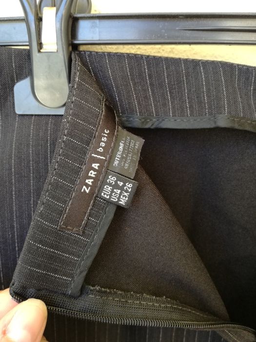Mini saia preta formal Zara 36