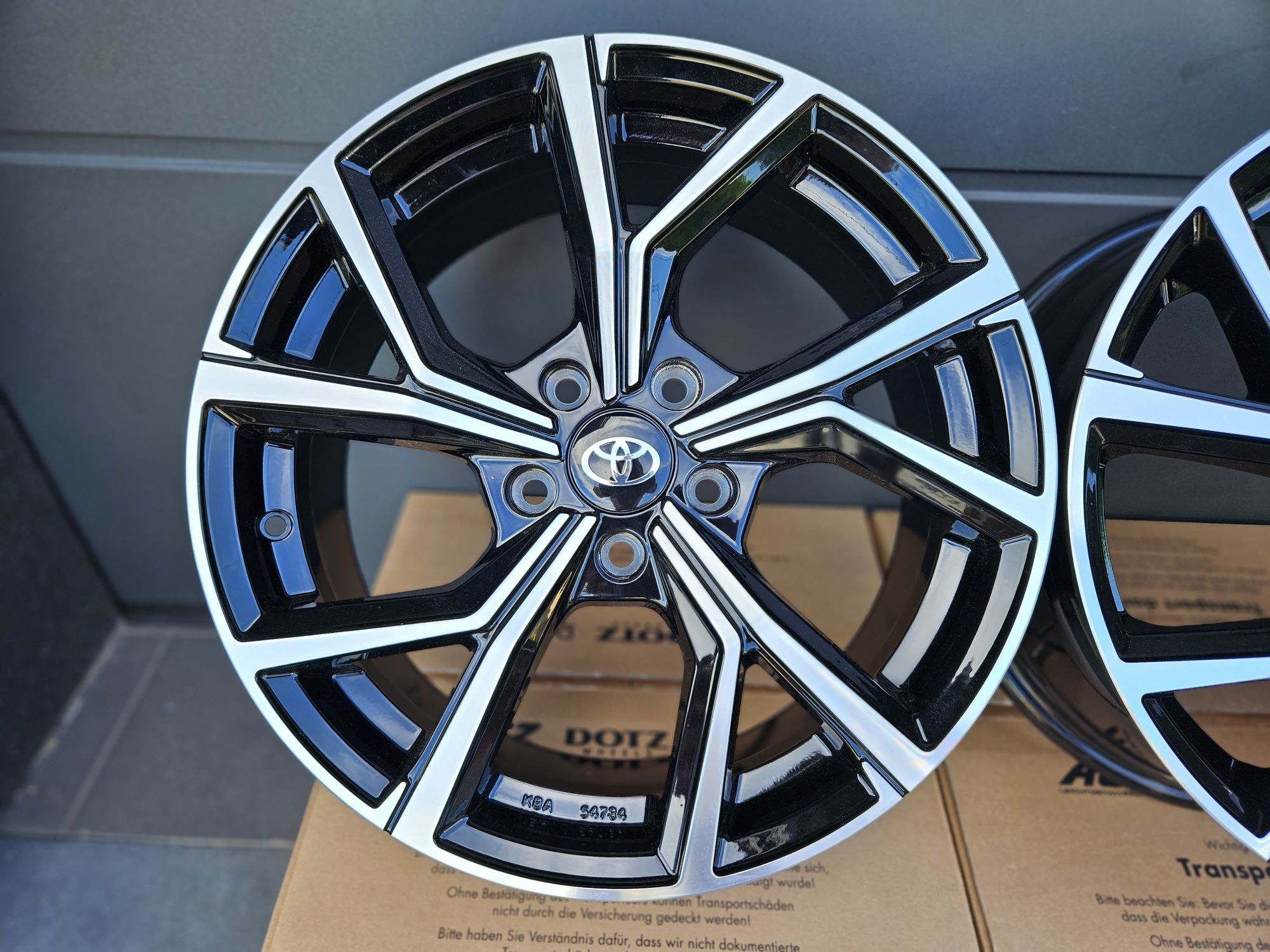 TOYOTA 17 " Nowe 5x114,3 C-HR Corolla Cross RAV4 CHR Felgi Czarne