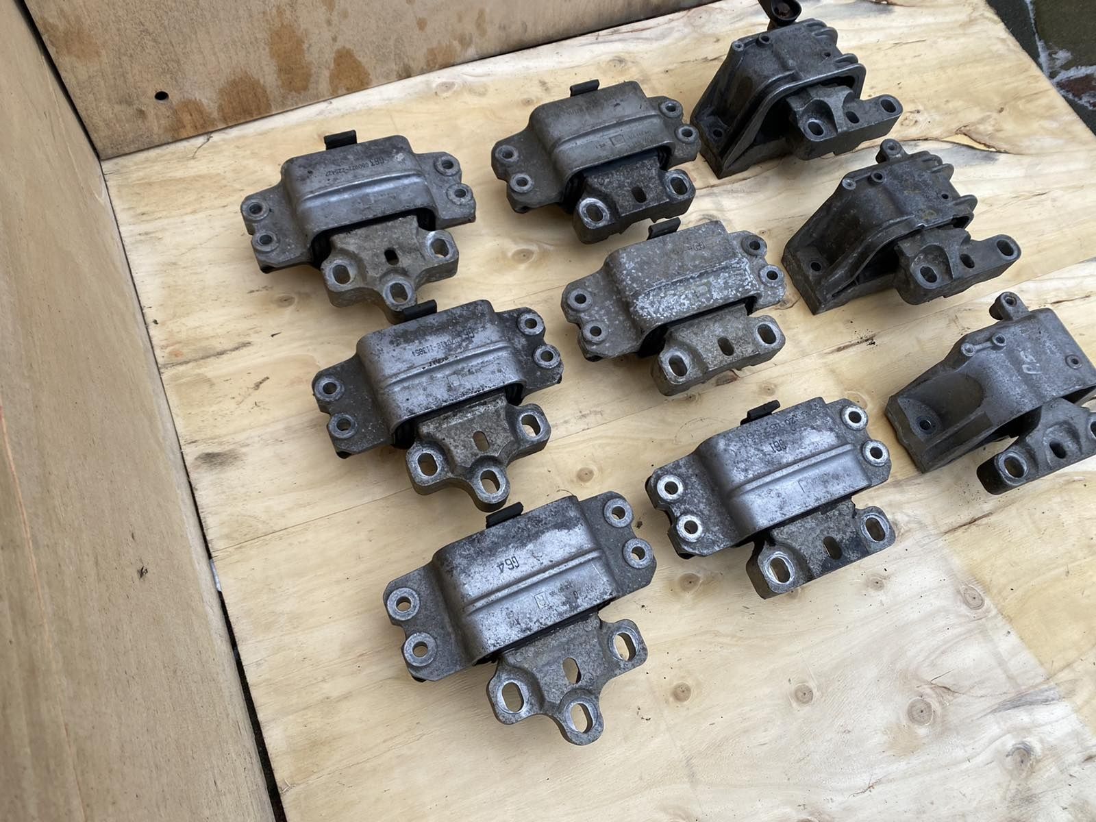 Подушка мотора двигуна VW Passat B6 B7 Golf 4-5 Jetta 5 Caddy Touran