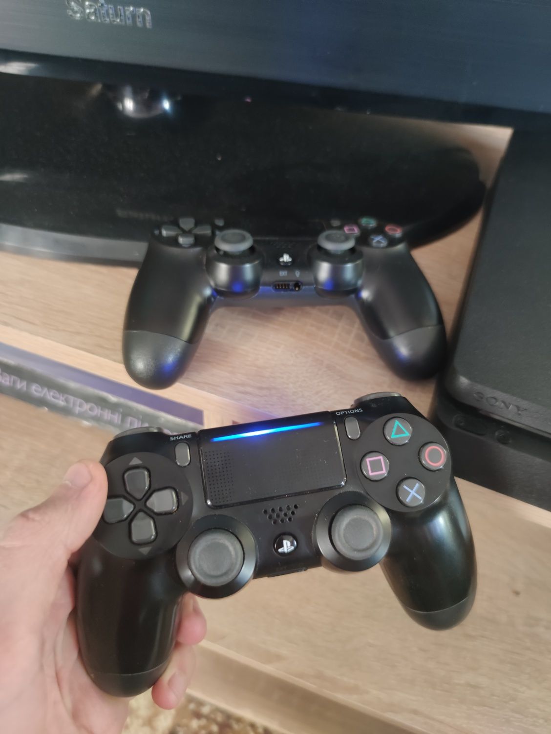 Продам Sony PlayStation 4 slim PS