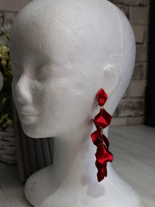 eleganckie satynowo czerwone Boże Narodzenie  kolczyki długie wiszące