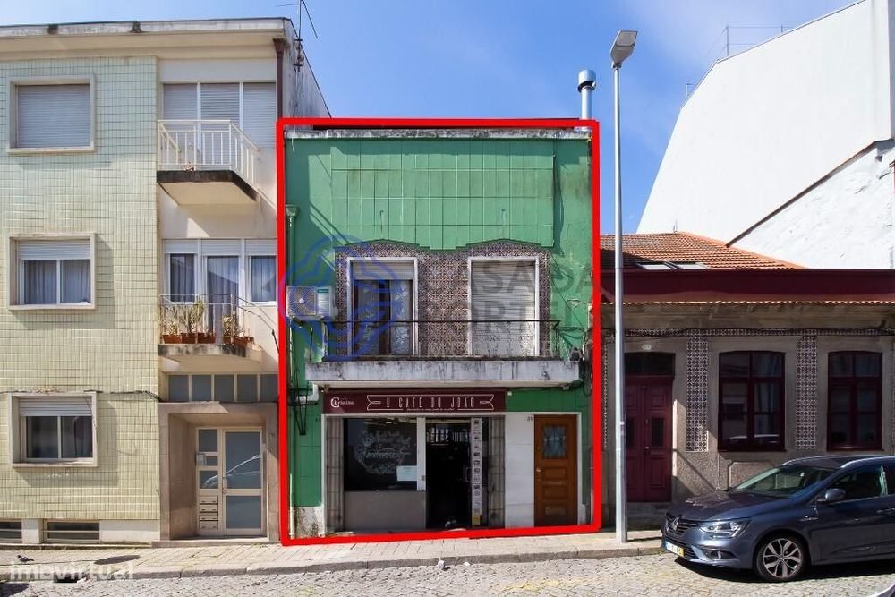 Prédio com apartamento T3 duplex e comércio convertivel em Moradia no