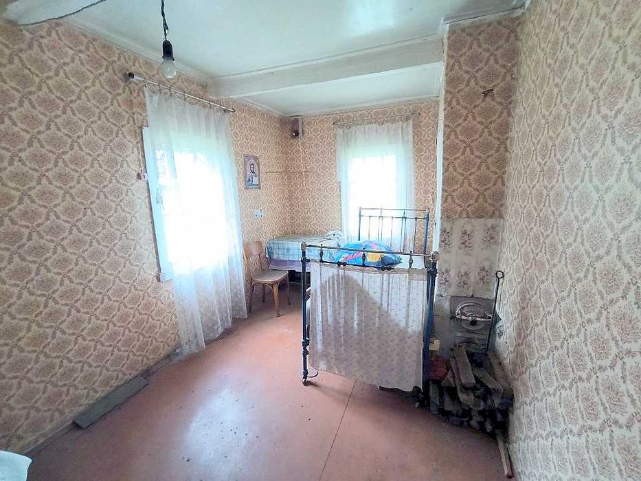 Продам будиночок неподалік є озера та ліс.Від Києва 25км.