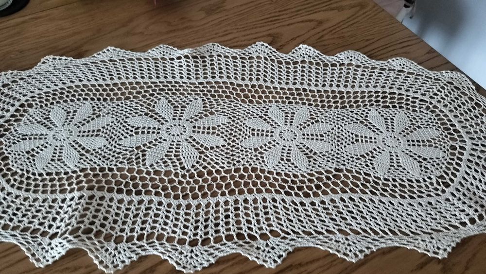 Bieżnik serwetka szydełkowe rękodzieło misterne cacko obrus 39x87