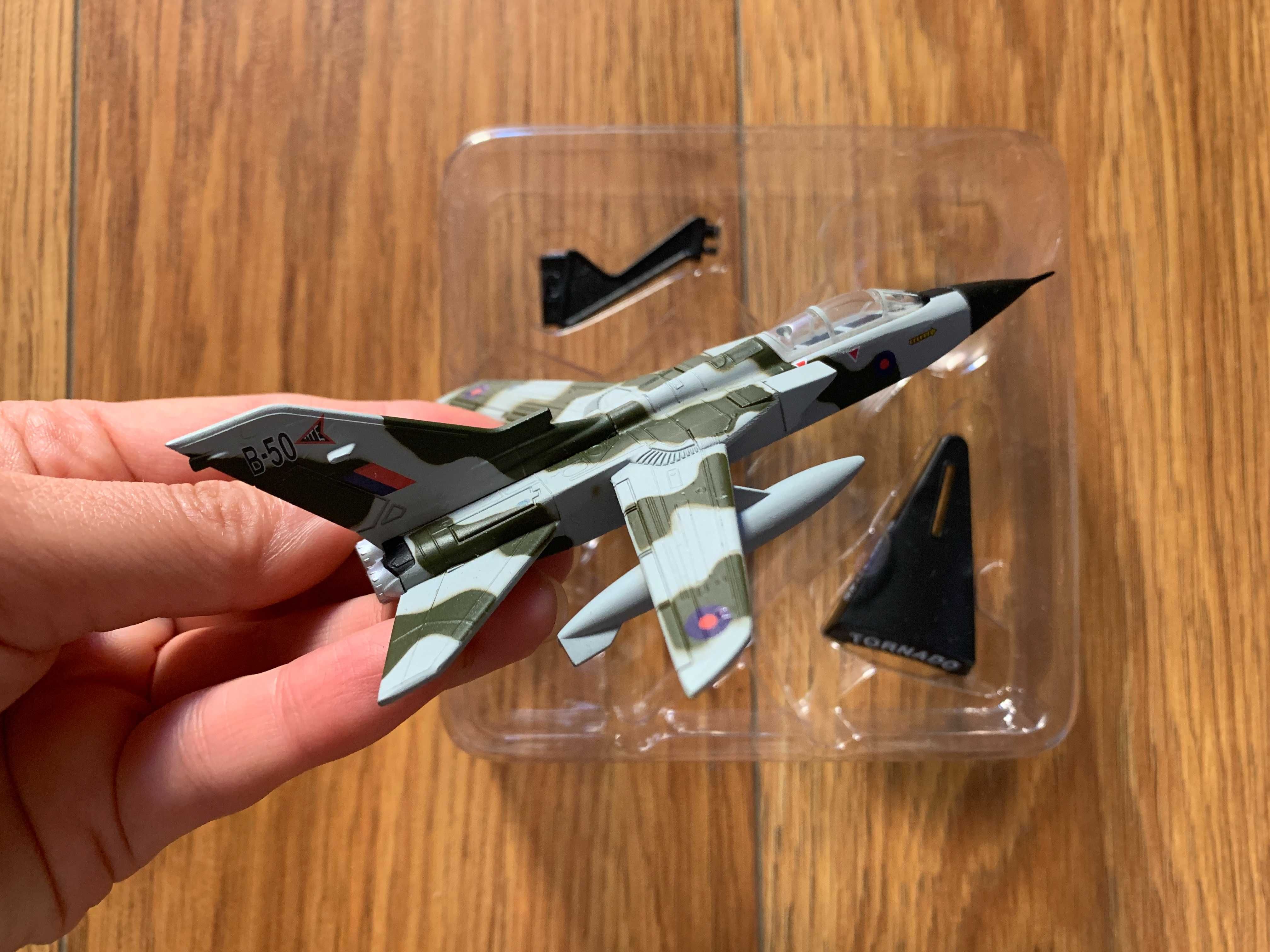 Miniatura de Avião de Combate - Tornado - Novo