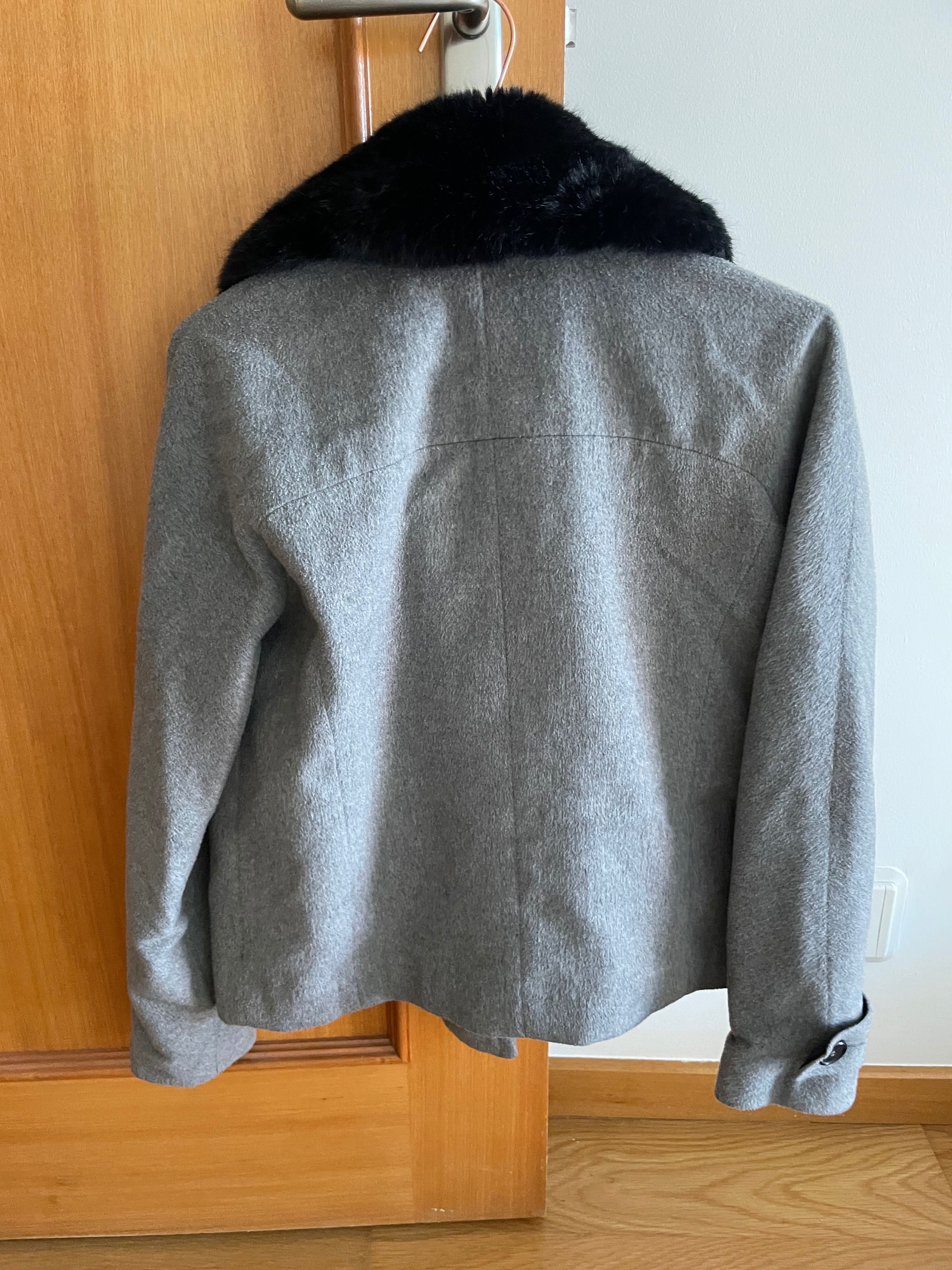 Casaco blazer cinza com gola em pêlo