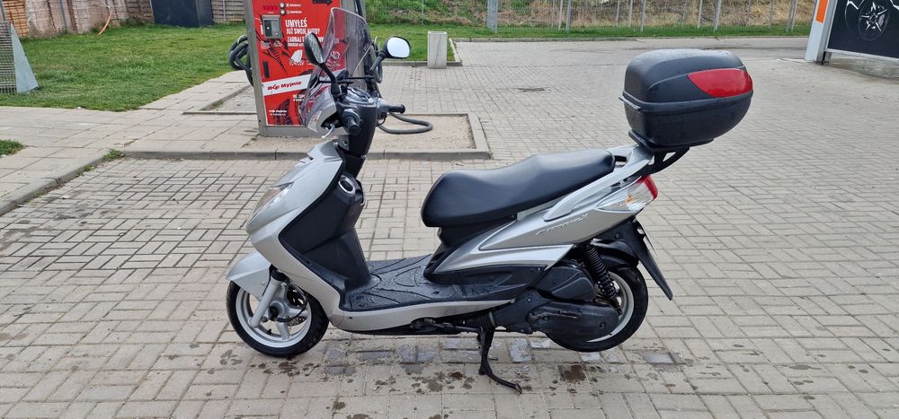 Yamaha Cygnus X 125 + 2 kaski